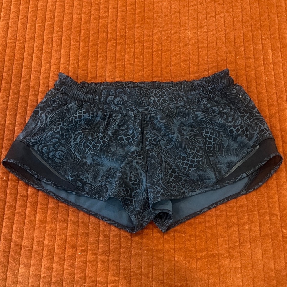 Lululemon Athletica Charcoal Floral Shorts Size 4